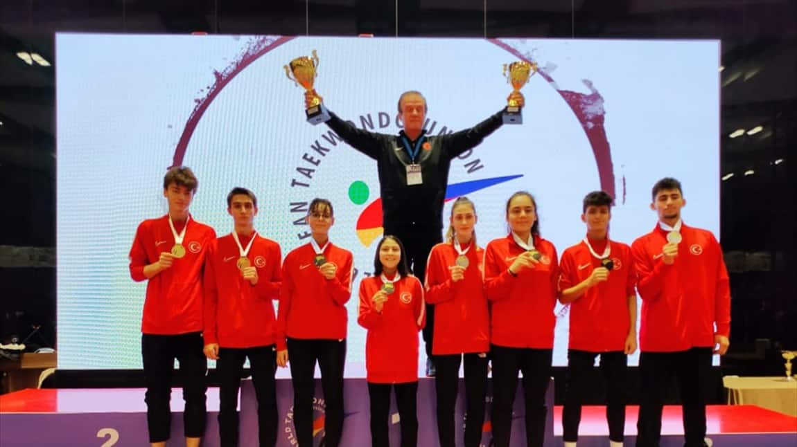 Okulumuz Öğrencisi Yunus Emre Taş Avrupa Gençler Taekwondo Şampiyonasında Bronz Madalya Kazandı.