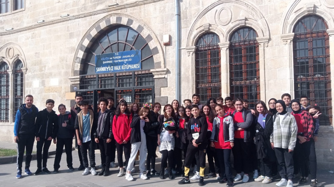 Gazişehir Öğrenci Meclisimizden Şahinbey İlçe Halk Kütüphanesine Ziyaret ve Beyaz Han'da Farkındalık Oluşturma Etkinliği