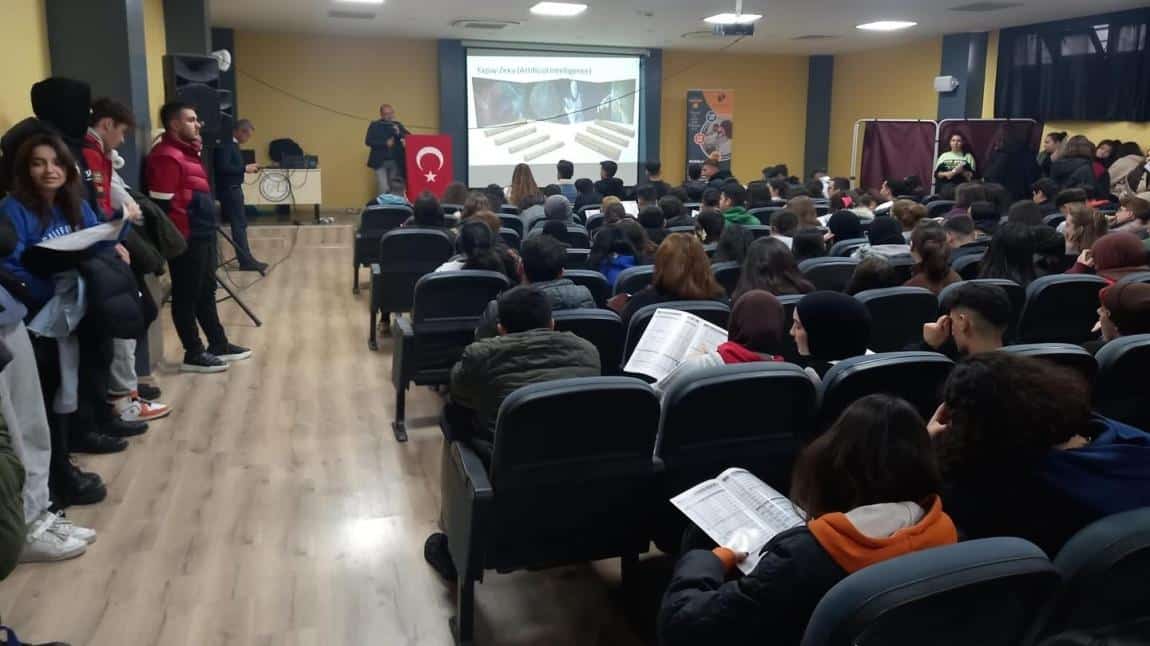 Kıbrıs Lefke Avrupa üniversitesinden tanıtım ofis müdürü Vamik Baytin ve Gökhan bey öğrencilerimize üniversitelerinin bölümlerini tanıttılar.